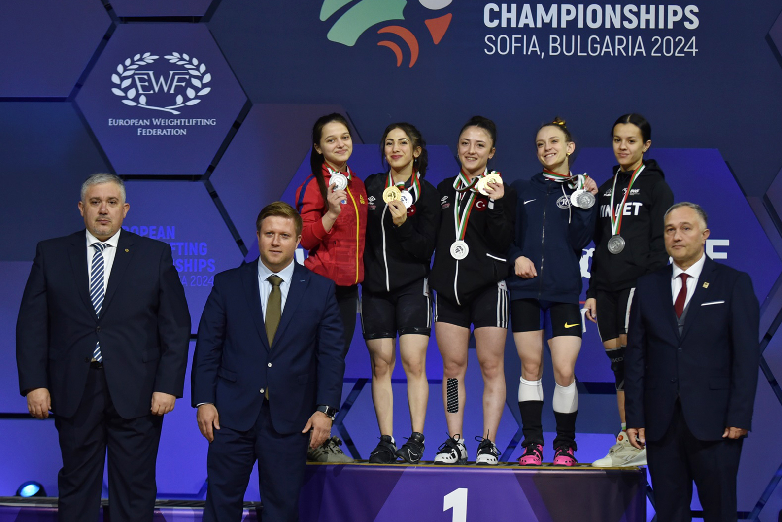 Milli halterci Cansu Bektaş Avrupa Şampiyonu oldu