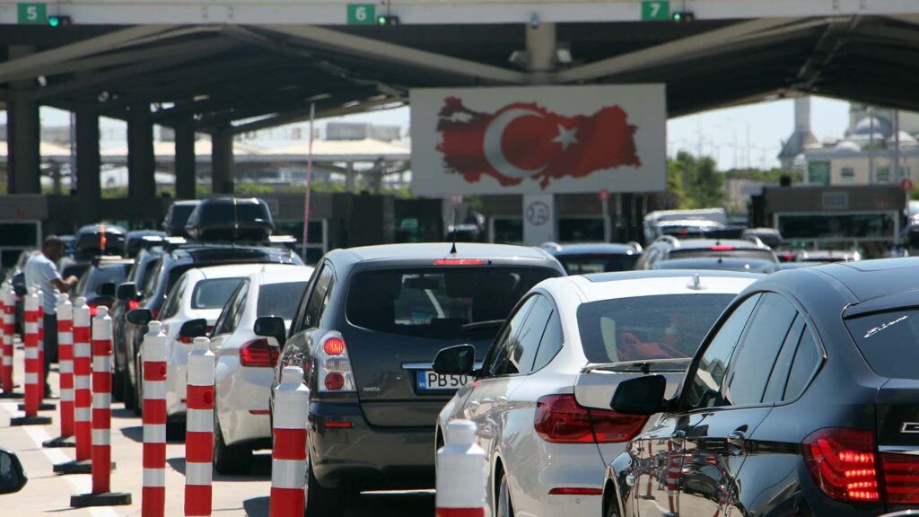 Gurbetçi tatile geldi; esnafın yüzü güldü: Aile başı ne kadar harcıyorlar?