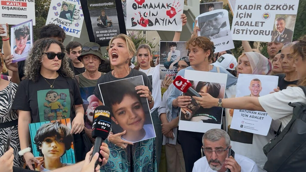 Ölüm tehditleri alan Mattia Ahmet Minguzzi’nin annesi oturma eylemine son verdi