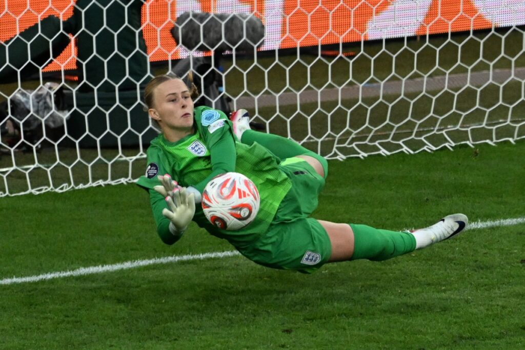 İngiltere Kadın Futbol Milli Takımı, Hannah Hampton