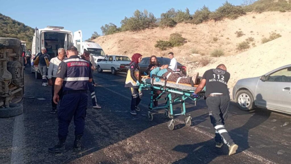 Tarım işçilerini taşıyan minibüs şarampole yuvarlandı: 23 yaralı