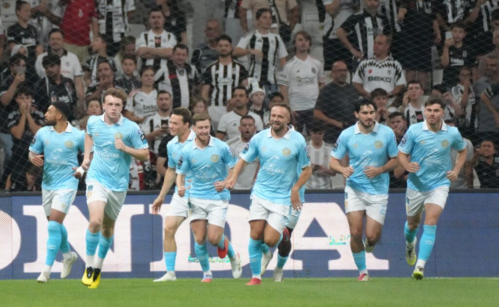 St. Patricks, Beşiktaş karşısında 2-0 öne geçti. 