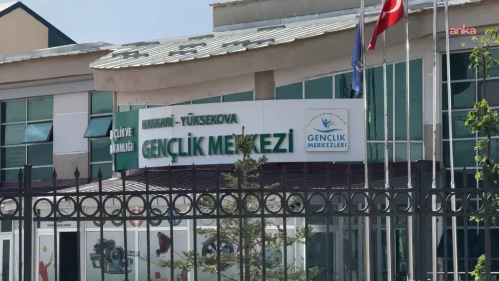 Müdürün eşine ve çaycıya kadro