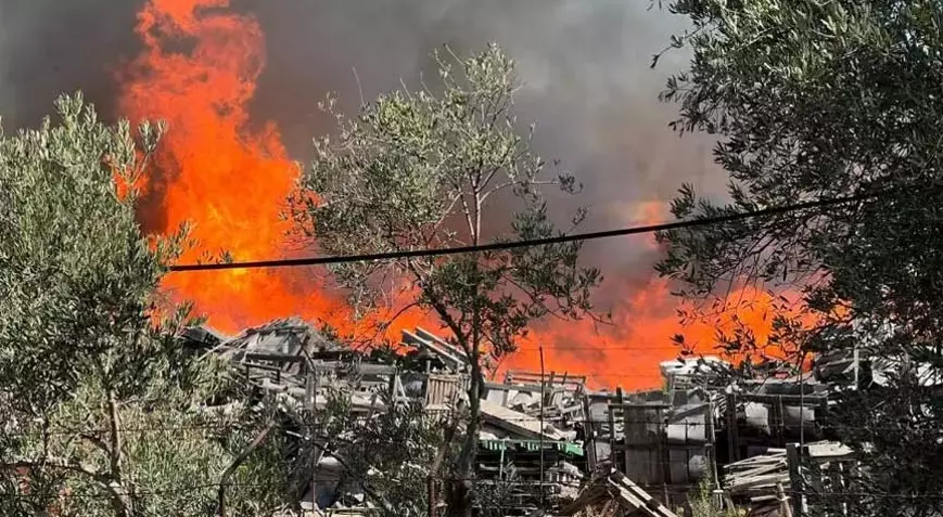 Manisa’da palet fabrikasında yangın