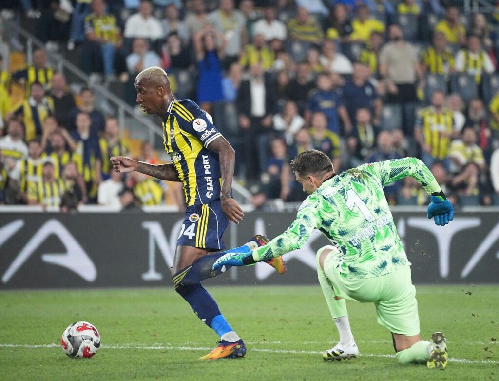 Talisca, hem penaltıda hem de diğer pozisyonlarda kaleci Ertuğrul taşkıran'ı geçemedi. 