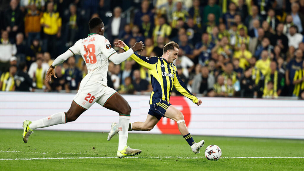 Kerem Aktürkoğlu, Fenerbahçe'nin ilk golünü böyle kaydetti. 