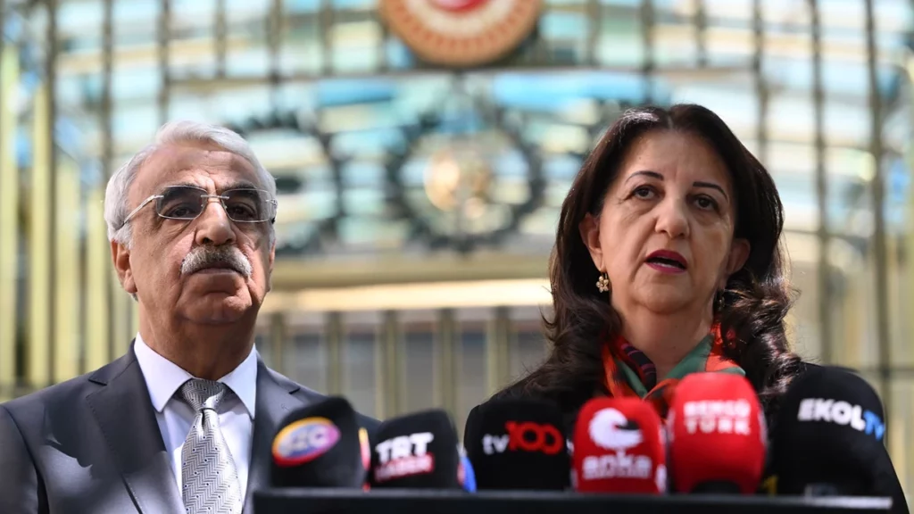 DEM Parti heyeti Öcalan ile görüşmek için yola çıktı