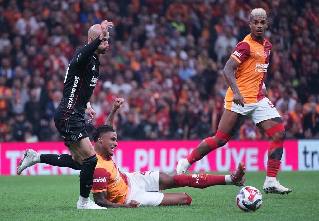 Beşiktaş, Galatasaray
