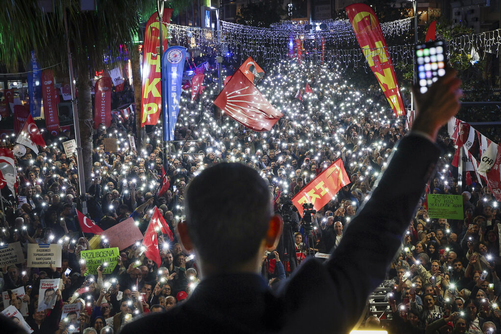 AKP’li isimleri tek tek ifşa eden Özgür Özel, Akın Gürlek’i göreve çağırdı