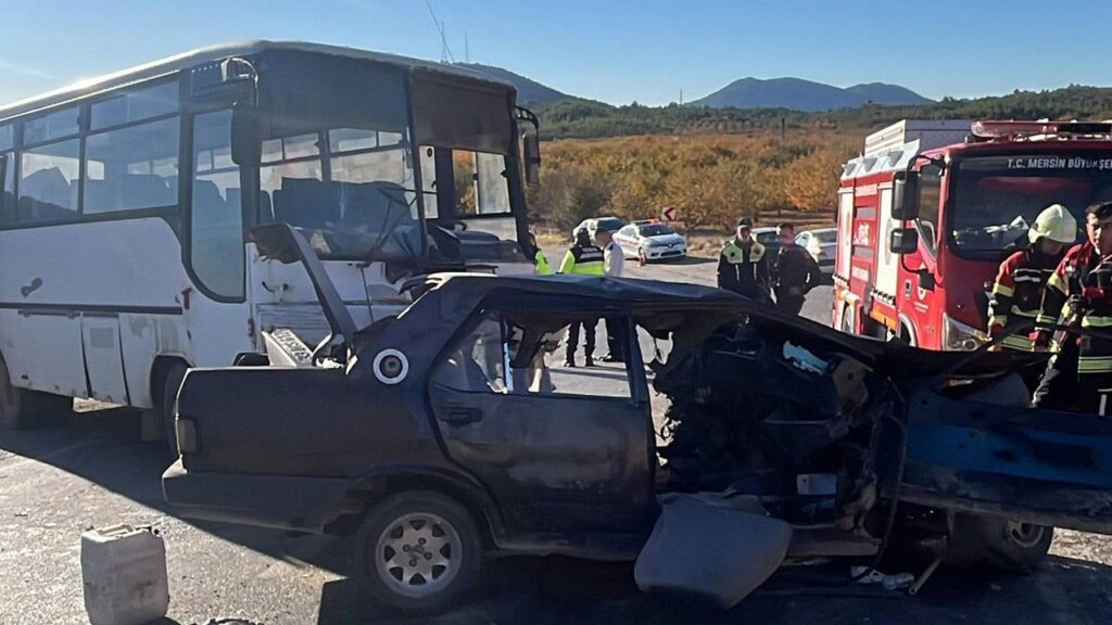 Mersin’de tarım işçilerini taşıyan midibüs otomobil ile çarpıştı: 3 ölü, 12 yaralı