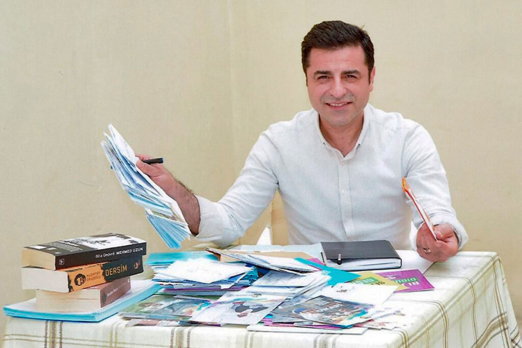 Demirtaş: Komisyon Öcalan’la görüşsün, denenmeyen denenmeli
