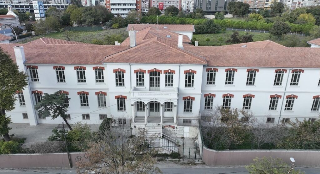 Balıklı Rum Hastanesi’nde operasyon: Profesör, eczacı ve tıbbi sekreter gözaltında