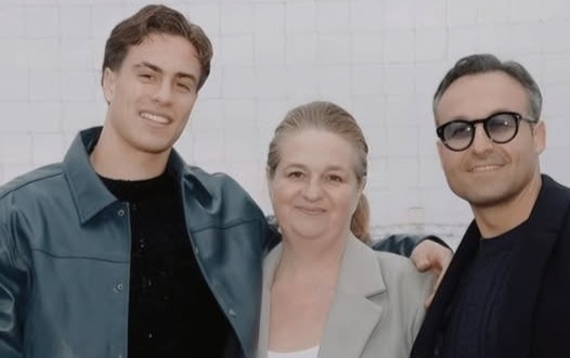 Kenan, Afyonlu babası Engin Yıldız ve Alman annesi Beate Hackl ile birlikte.