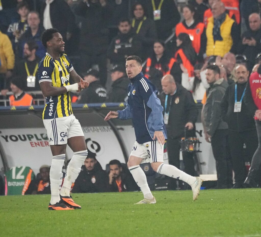 Jhon Duran, attığı gole böyle sevindi. 