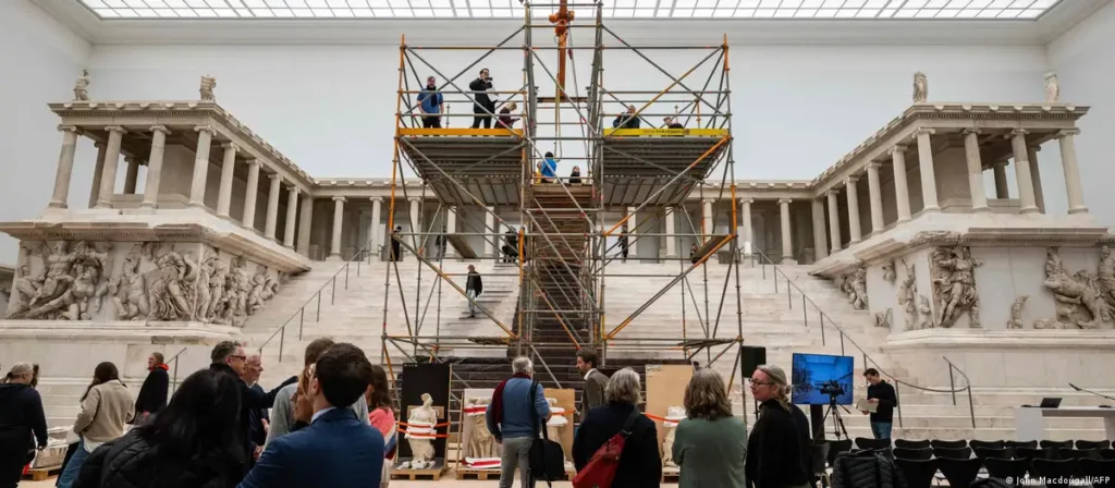 Bergama Müzesi’nde 20 yıl sürecek restorasyon: Zeus Sunağı ne zaman açılacak?