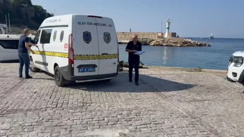 İzmir’de denizde erkek cesedi bulundu