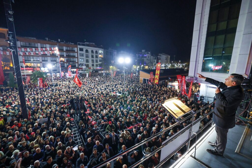 Özgür Özel: Tayyip bey zengin sever, fakiri sevmez