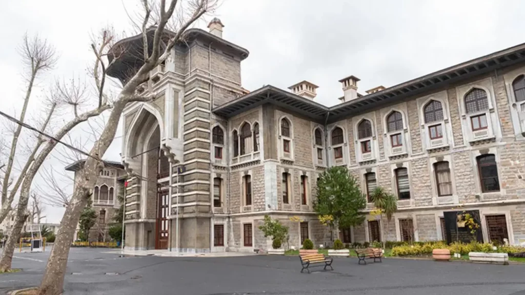 Taciz listesi iddiaları: İstanbul Erkek Lisesi’nin müdürü görevden alındı