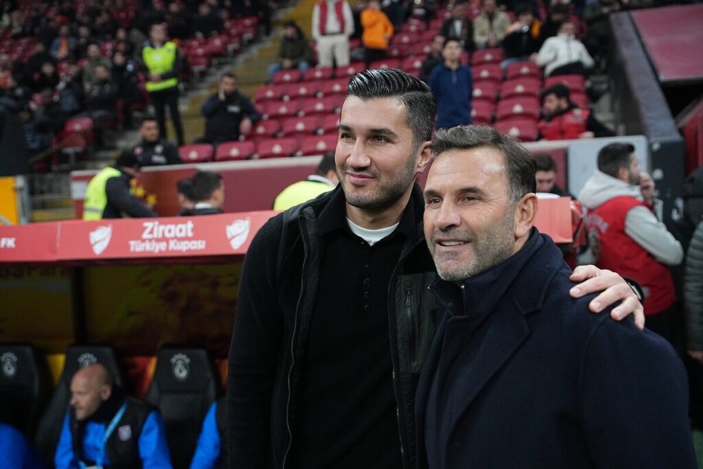 Galatasaray Teknik Direktörü Okan Buruk ve Başakşehir Teknik Direktörü Nuri Şahin