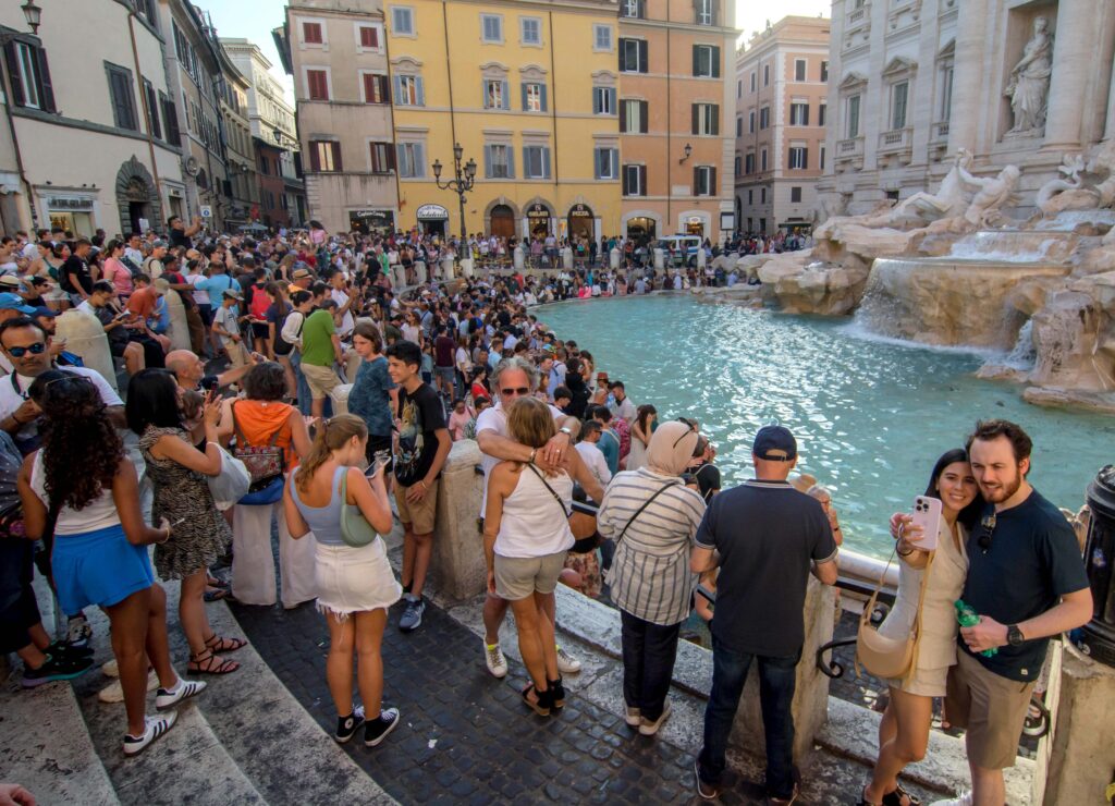 Roma’nın tarihî Trevi Çeşmesi turistler için ücretli olacak