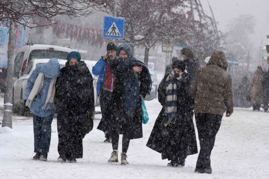 Eğitime kar engelli: Hangi illerde okullar tatil edildi?