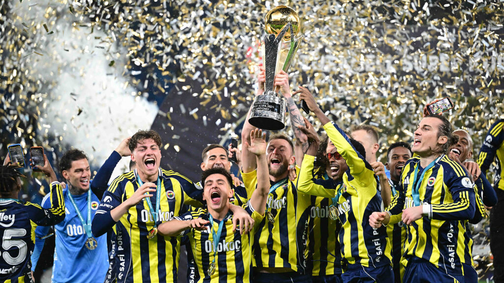 2025 Süper Kupa, Galatasaray’ı farklı yenen Fenerbahçe’nin