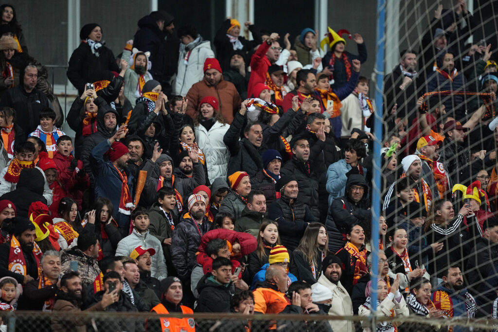 Galatasaray maçı için ek tribünlerin yapıldığı Fethiye'de stat tamamen doldu. 