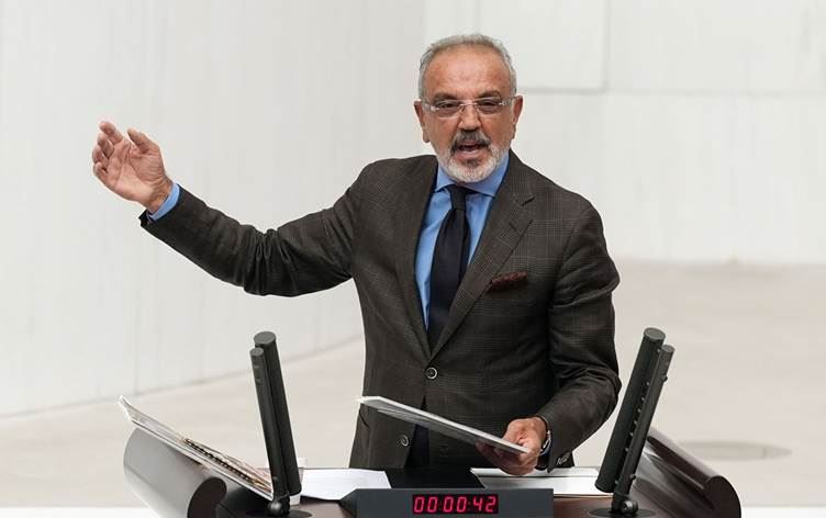 Sırrı Sakık: Suriye’de esir alınan Kürt kadınlarının başları kesilmiş