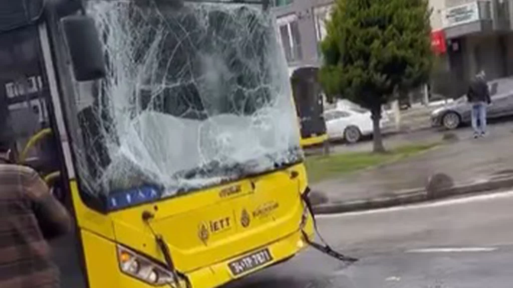 Sancaktepe’de 2 İETT otobüsü çarpıştı: Yaralılar var  