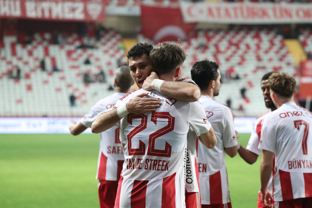 Antalyaspor sevinç, Van de Streek