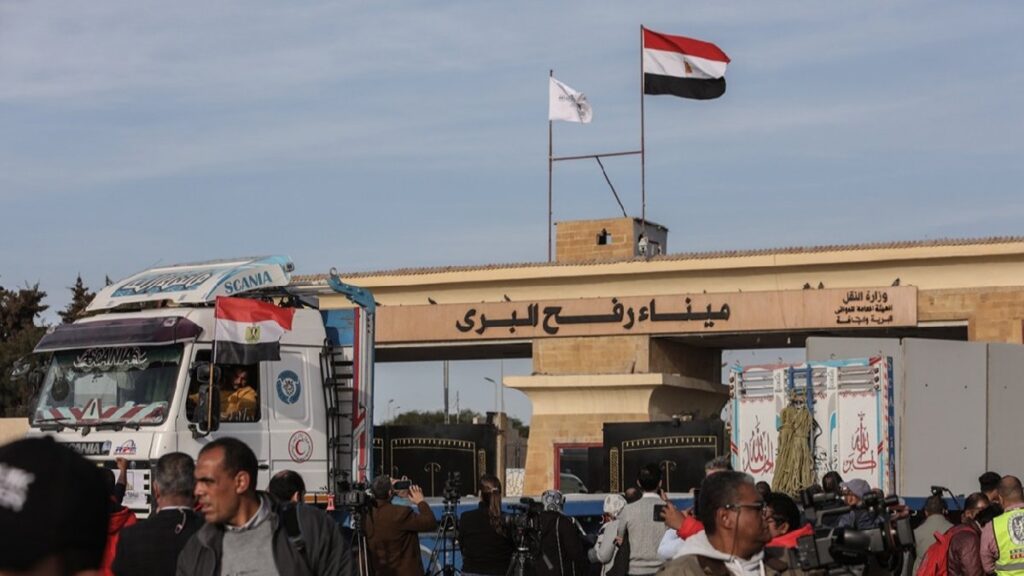 Gazze 2 yıl sonra dünya ile bağlantı kurdu: Refah sınır kapısı açıldı