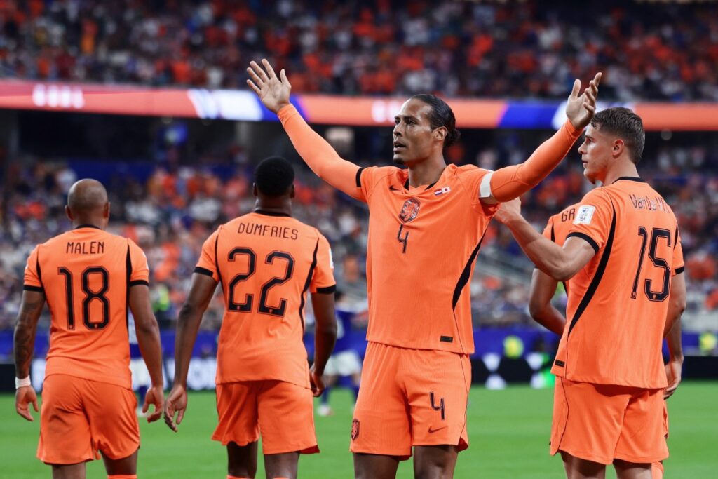 Van Dijk, Hollanda
